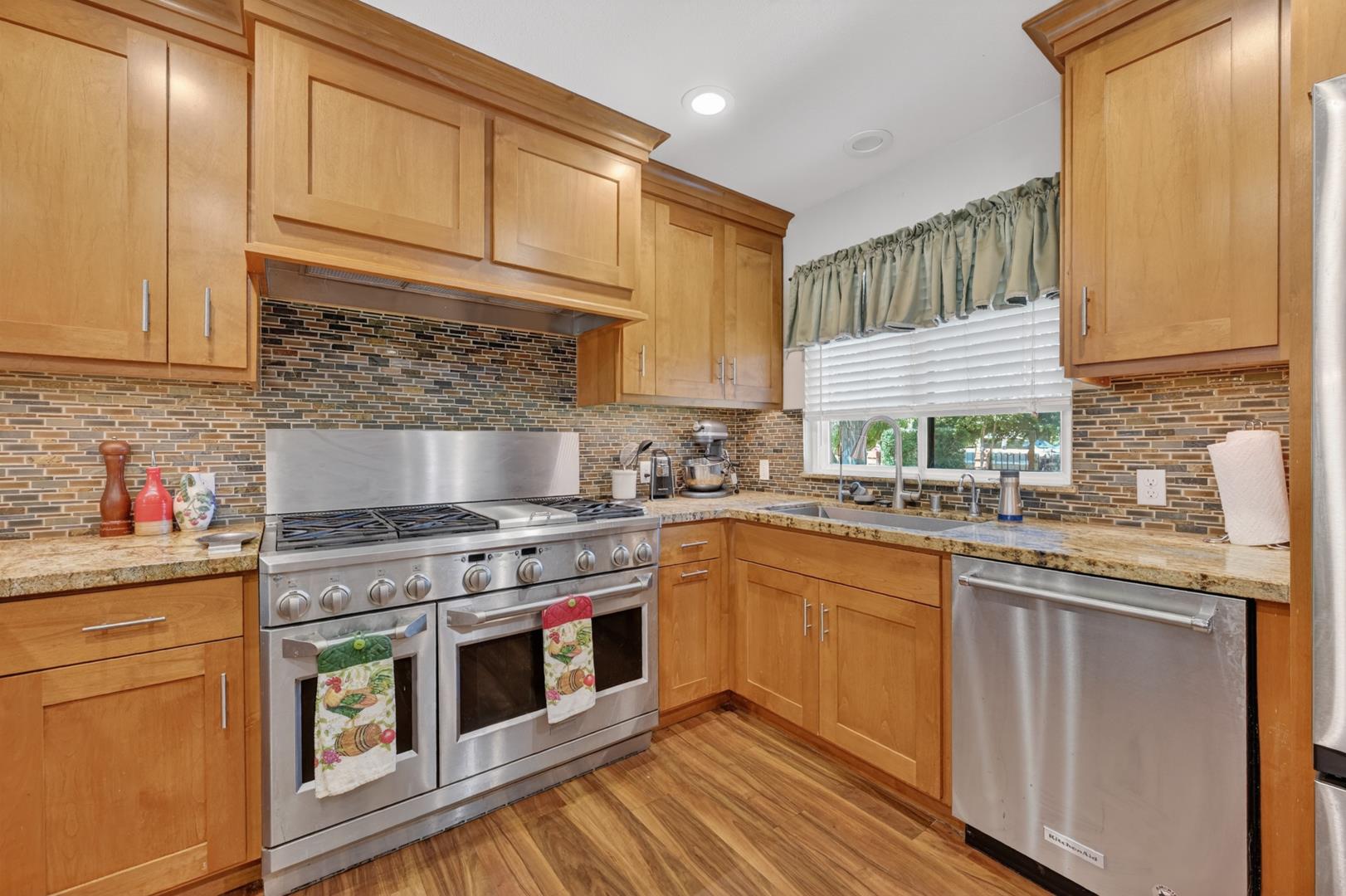 1185 N Locan Ave, photo 39