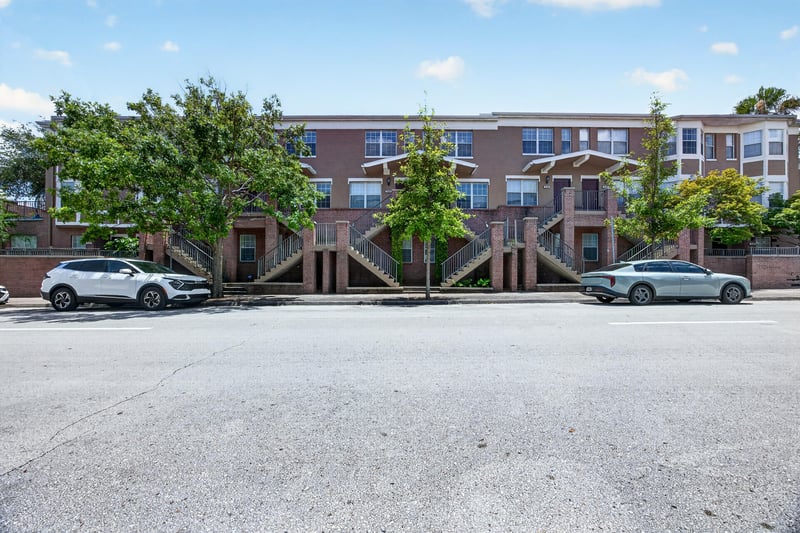 Townhome building exterior and parking area in Jacksonville, FL