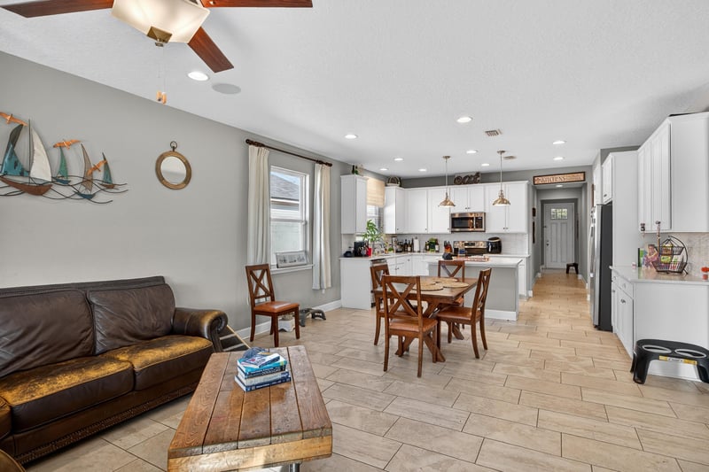 Family Room at 6308 Thatcher, Jacksonville, FL 32222