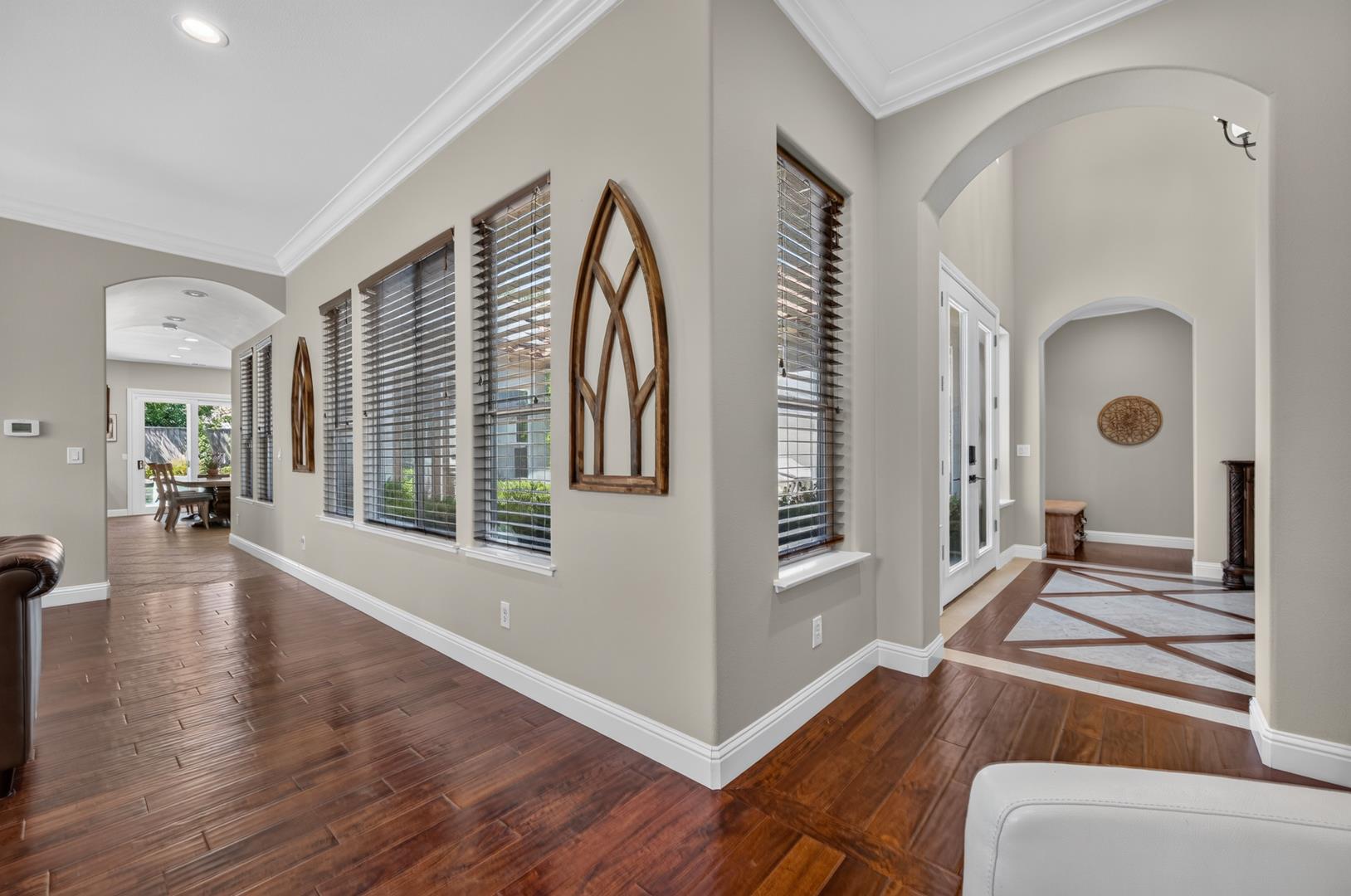 633 W Richmond Ave, photo 34