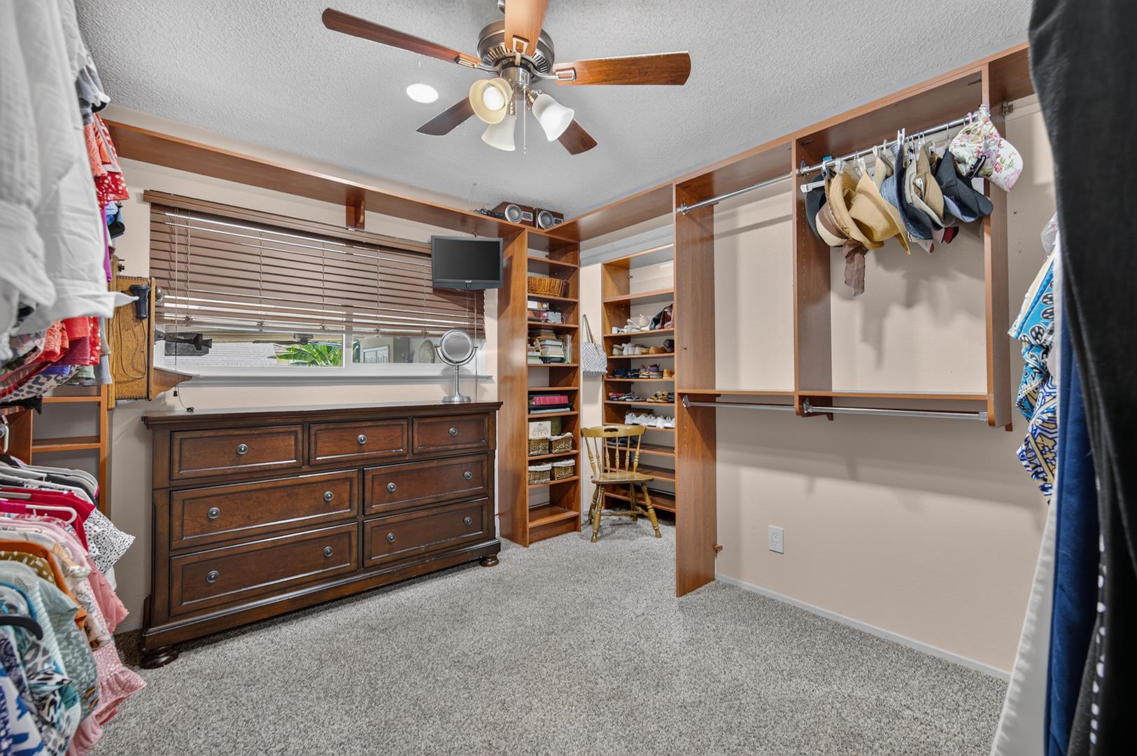 6197 N Fruit Ave, photo 39
