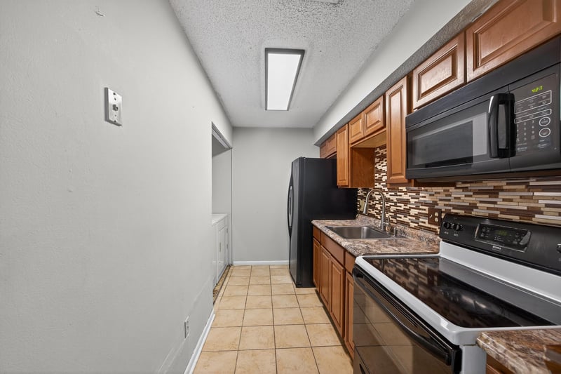 Photo 8 of 10711 Whispering Woods Pl #2, Jacksonville, FL 32246, photographed by Megapixeler