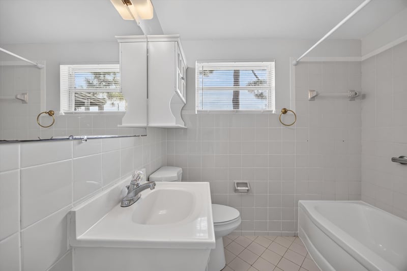 Bathroom sink, toilet, and tub at 87 Saratoga Cir S, Atlantic Beach, FL