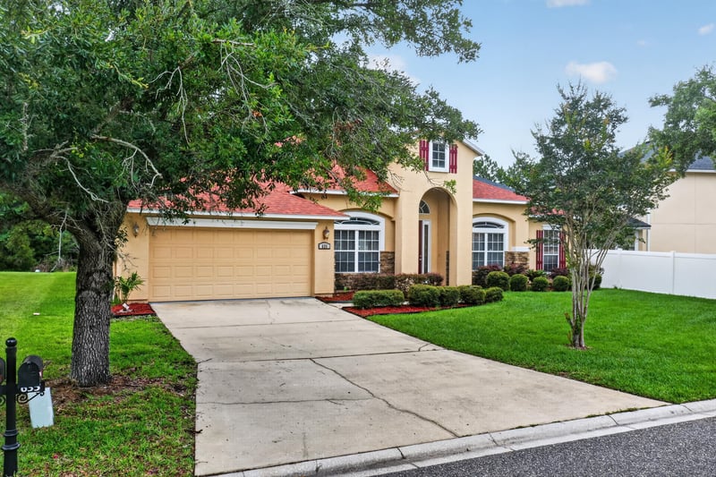 Front exterior with driveway and mailbox at 635 Wakeview Dr, Orange Park, FL 32065