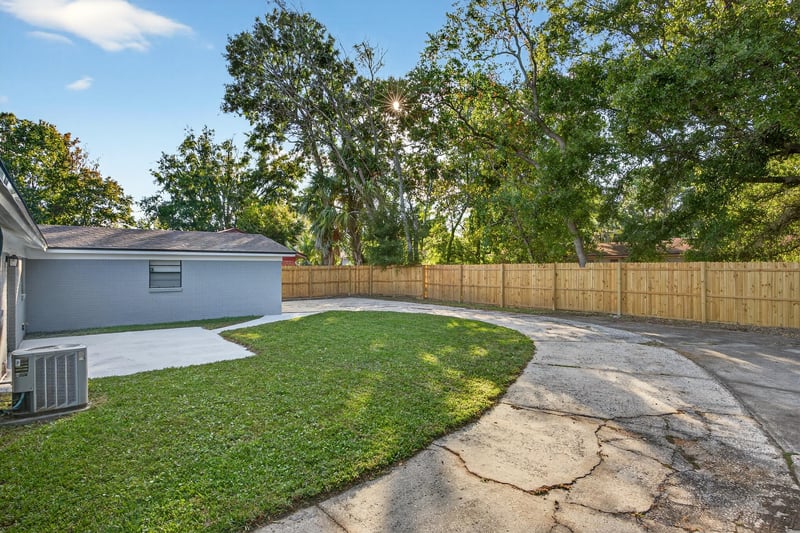 Photo 33 of 7388 Simms Dr, Jacksonville, FL 32209, photographed by Megapixeler