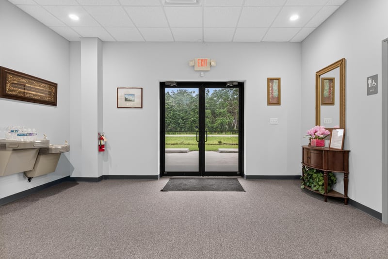 Entry foyer with glass doors and water fountain at 1038 County Rd 315, Melrose
