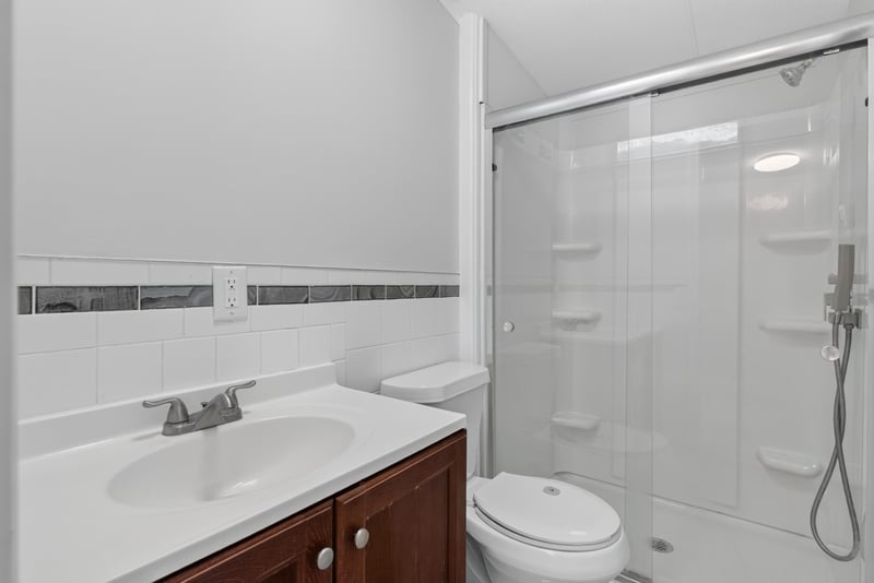 Secondary bathroom with vanity and shower at 4565 Appleton Ave, Jacksonville, FL
