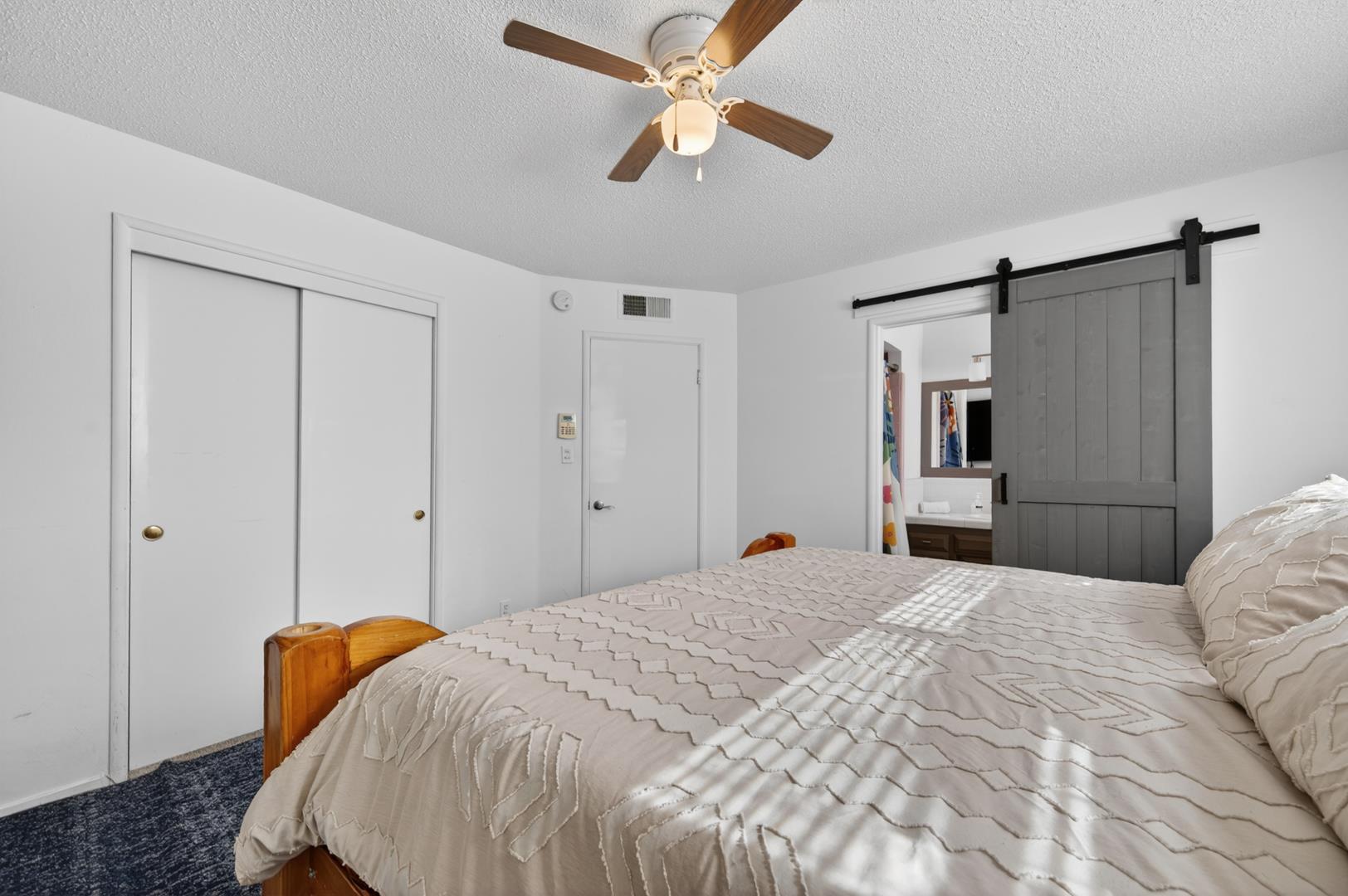 692 W Gettysburg Ave, photo 34