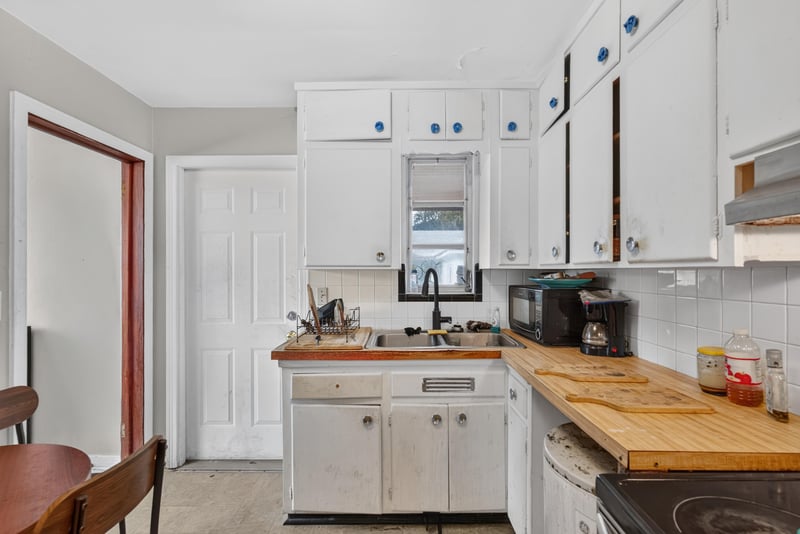 Kitchen counter and sink at 450 E 46th St, Jacksonville, FL 32208