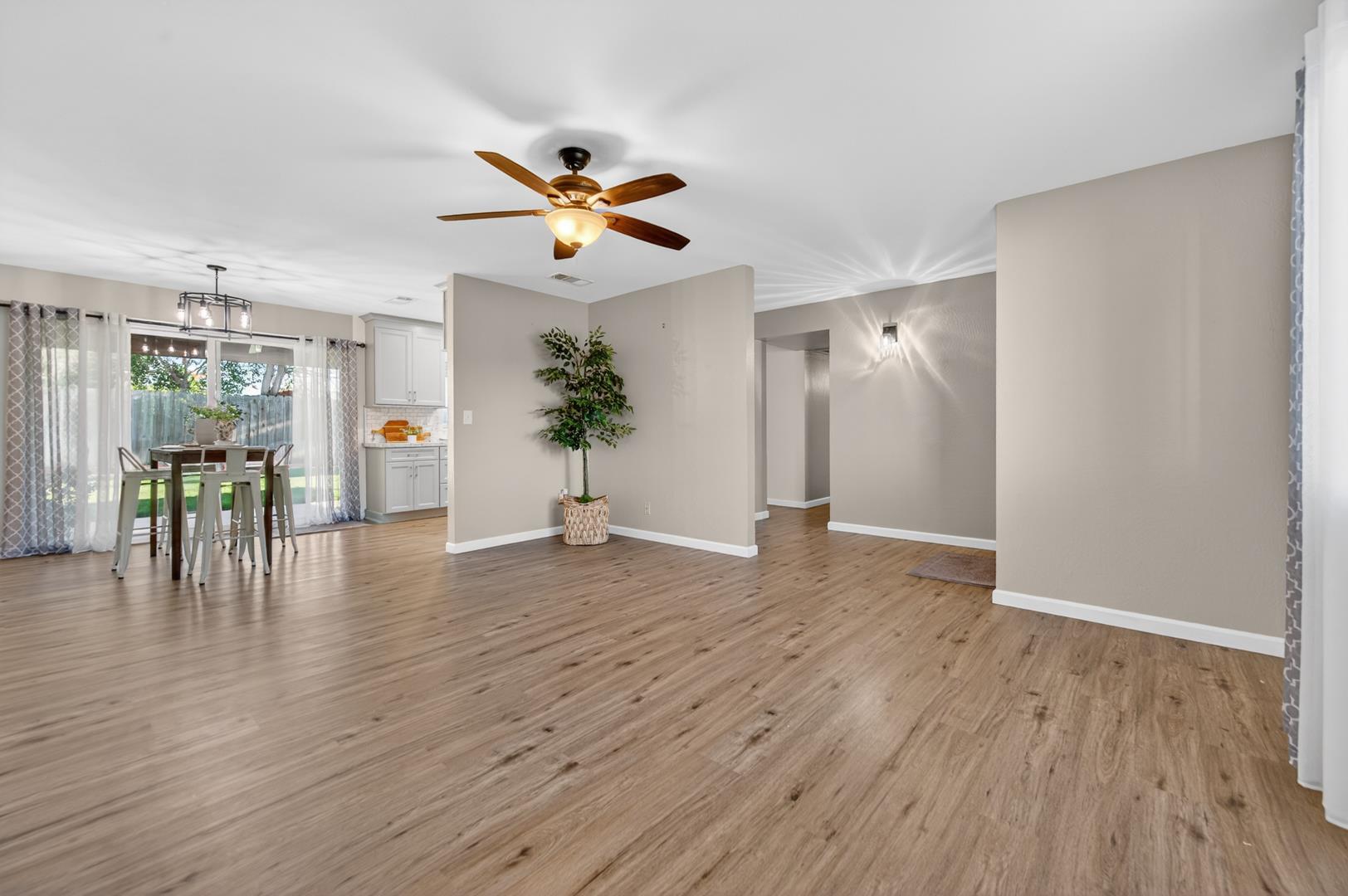 1235 W Dyer Ave, photo 14