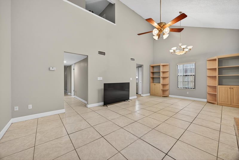 Photo 9 of 3945 Oak St, Jacksonville, FL 32205, photographed by Megapixeler