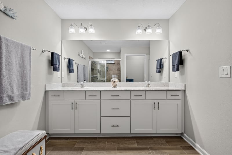Primary bathroom dual-sink vanity at 4319 Green River Pl, Middleburg, FL 32068