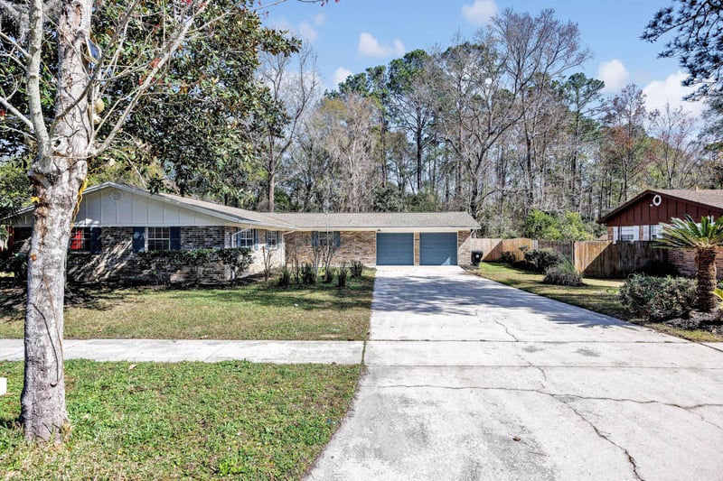 Photo 2 of 947 Grove Park Dr E, Orange Park, FL 32073, photographed by Megapixeler