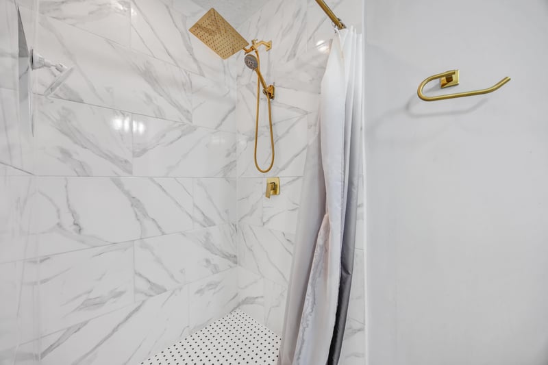 Master Bath Details at 4320 Brandon Glenn Ct, Jacksonville, FL 32258