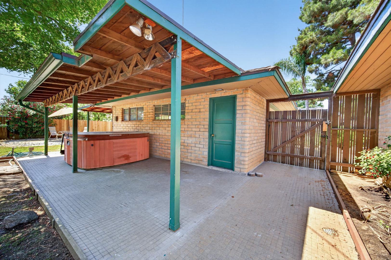 1220 E Sussex Way, photo 67