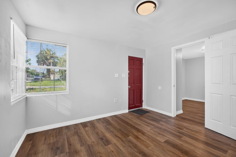 Living room view toward hallway and closet at 4951 Halls Dr