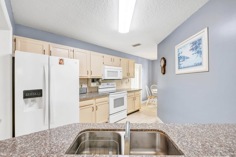 Photo 13 of 3185 Pablo Woods Dr, Jacksonville, FL 32224, photographed by Megapixeler