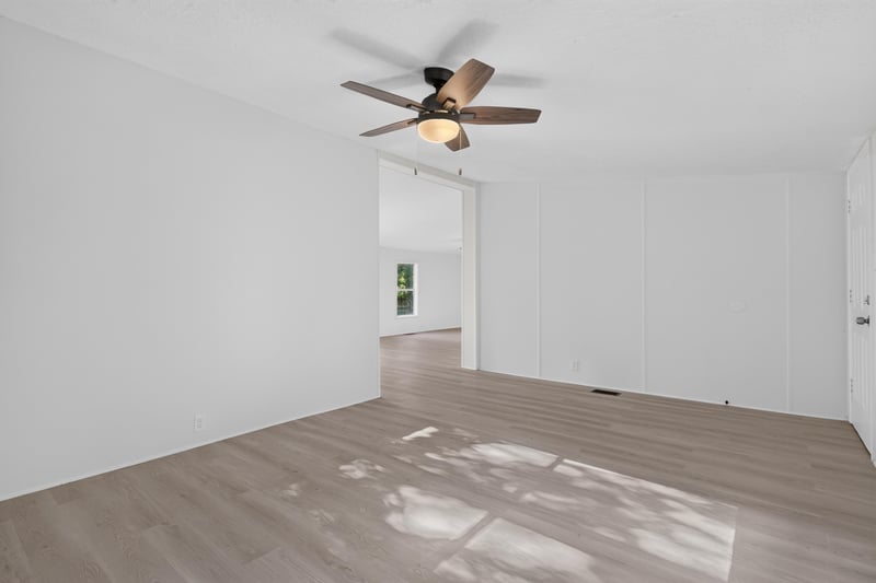 Open room with wood floor and ceiling fan at 55520 Jewel-Thomas Rd, Callahan, FL 32011