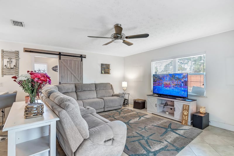 Photo 9 of 106 Saratoga Cir S, Atlantic Beach, FL 32233, photographed by Megapixeler