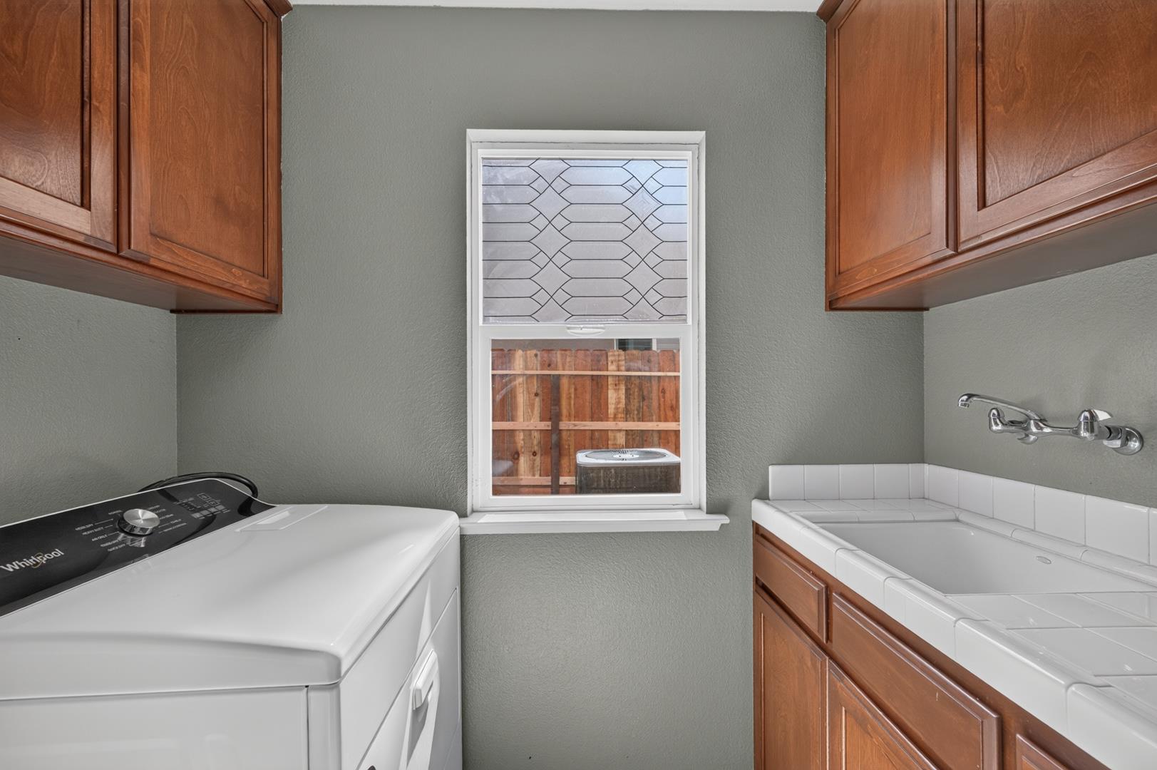 1114 E Oakmont Ave, photo 38
