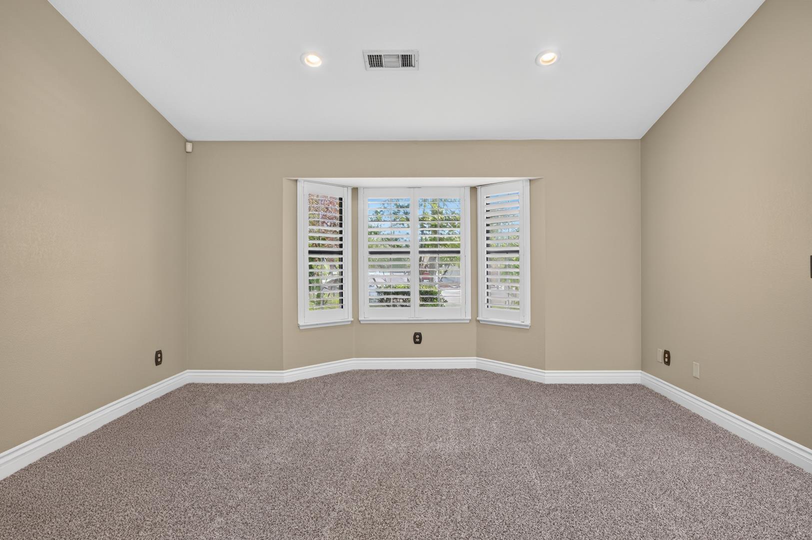 6495 N Vagedes Ave, photo 20