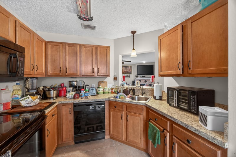 Photo 32 of 8849 Victoria Landing Dr W, Jacksonville, FL 32208, photographed by Megapixeler