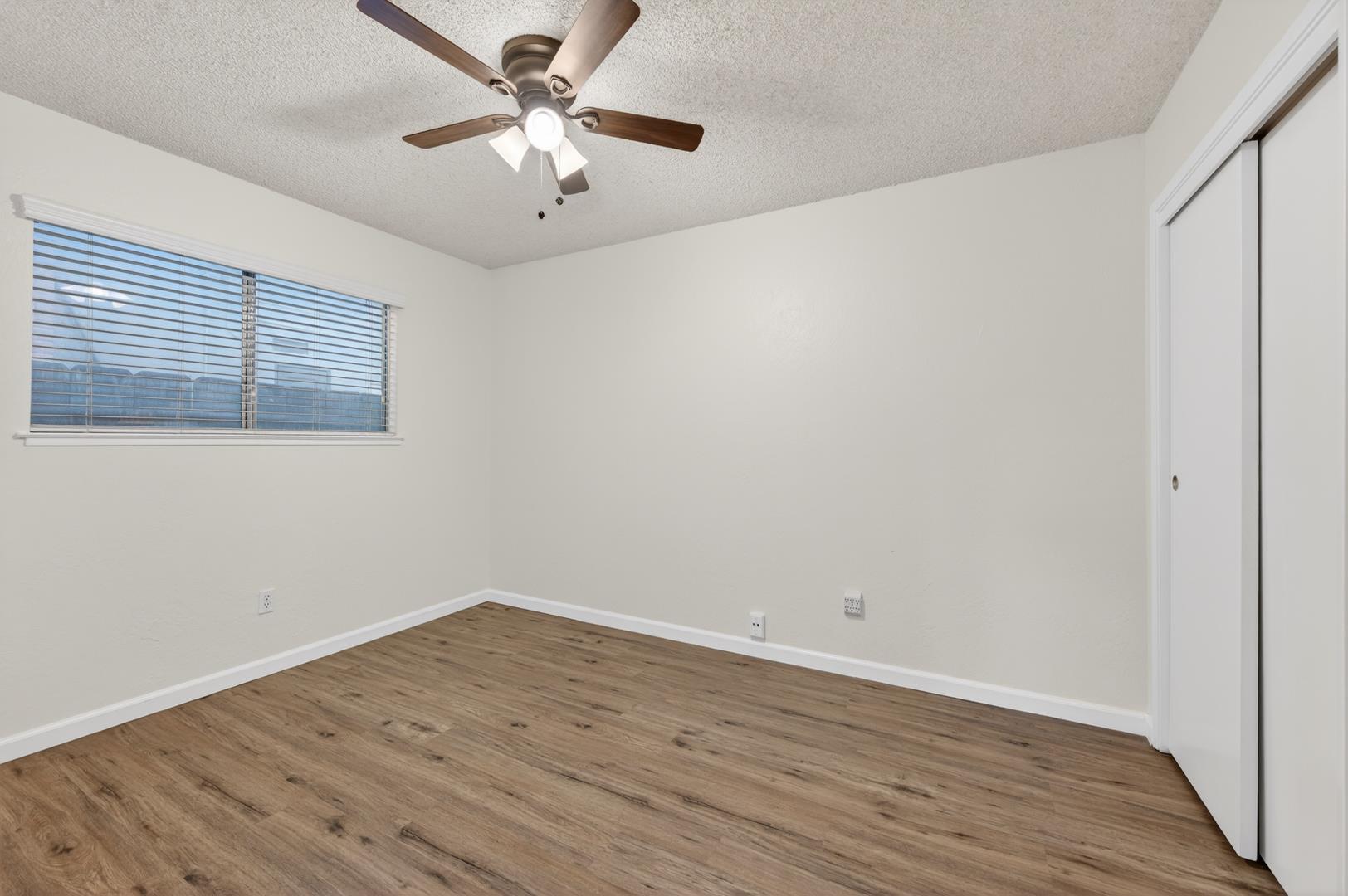 1235 W Dyer Ave, photo 33