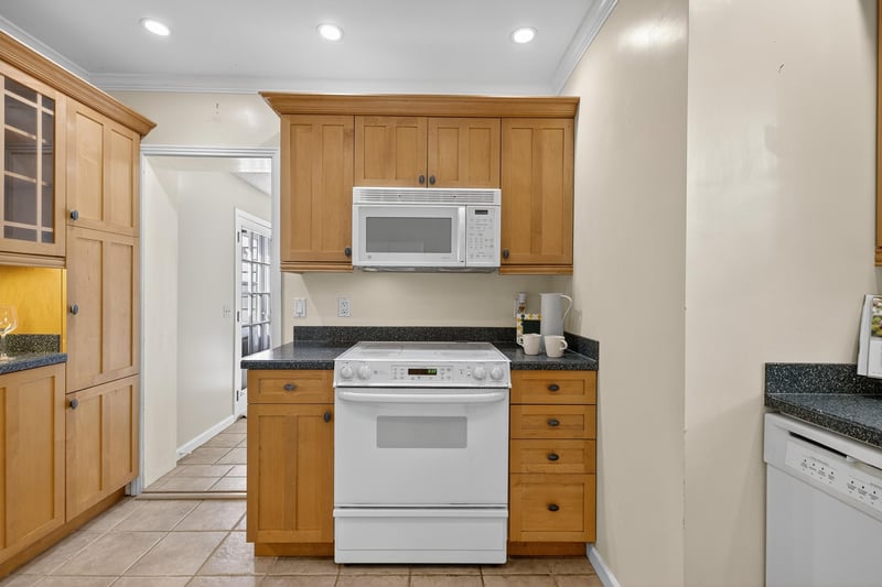 Photo 20 of 1425 Pinetree Rd, Jacksonville, FL 32207, photographed by Megapixeler
