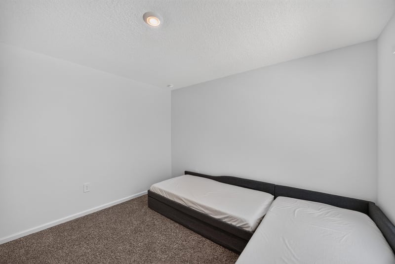 Empty carpeted room at 65255 Frst Glen Ln, Yulee, FL 32097