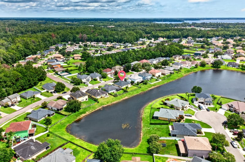 Aerial view of the lake and surrounding homes in Middleburg