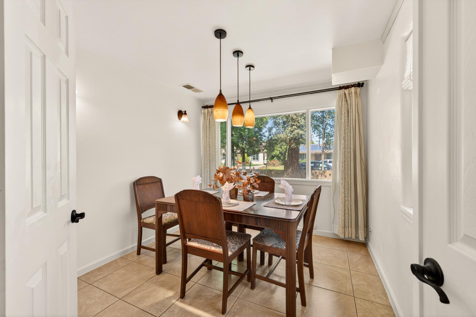 1220 E Sussex Way, photo 25