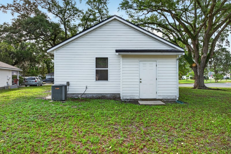 Photo 33 of 821 Oak Arbor Cir, Jacksonville, FL 32206, photographed by Megapixeler