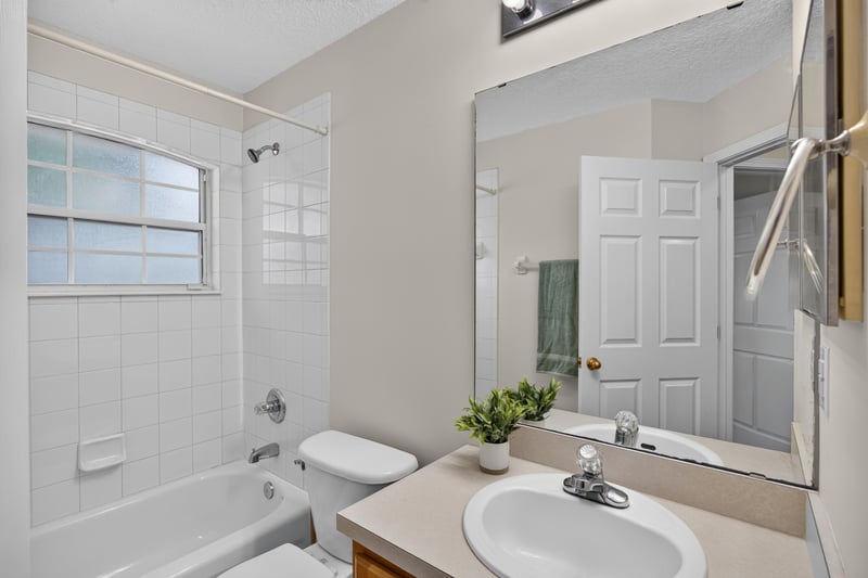 Bathroom with vanity and tub shower at 605 N Covered Bridge Rd, Jacksonville, FL