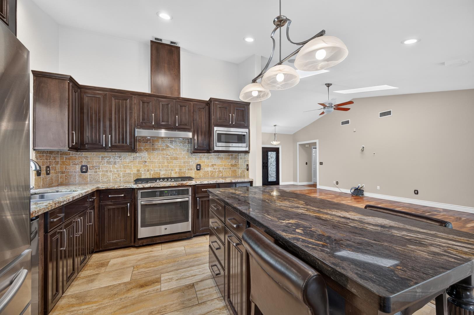 6495 N Vagedes Ave, photo 26