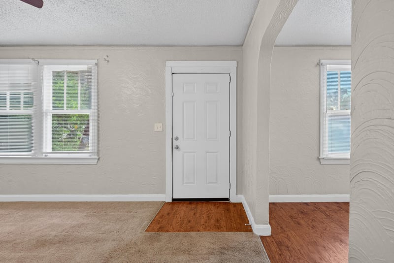 Photo 10 of 385 Duray Ct, Jacksonville, FL 32208, photographed by Megapixeler