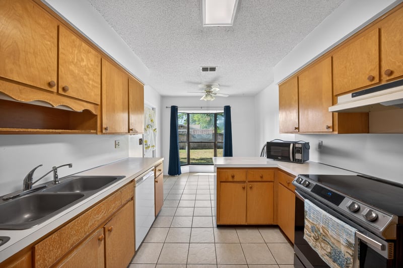 Photo 11 of 2027 Sussex Dr S, Orange Park, FL 32073, photographed by Megapixeler