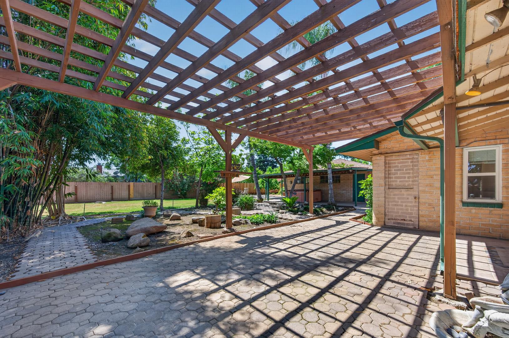 1220 E Sussex Way, photo 49