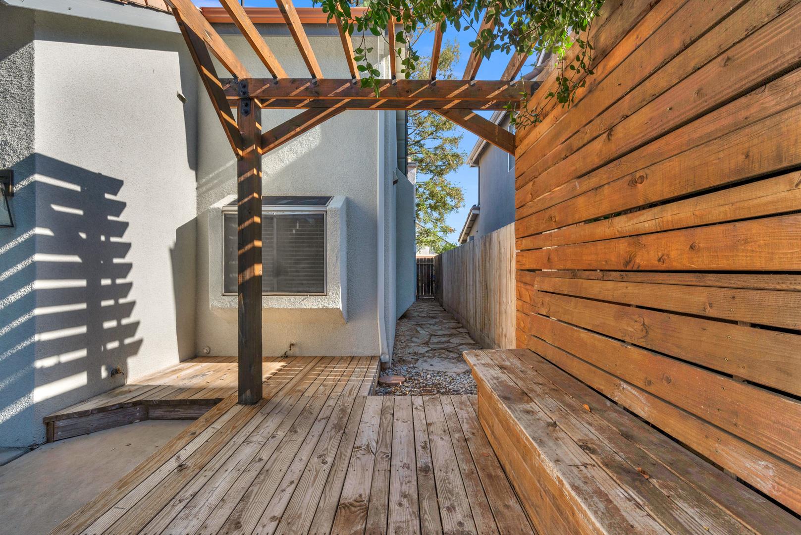 950 N Bush Ave, photo 24