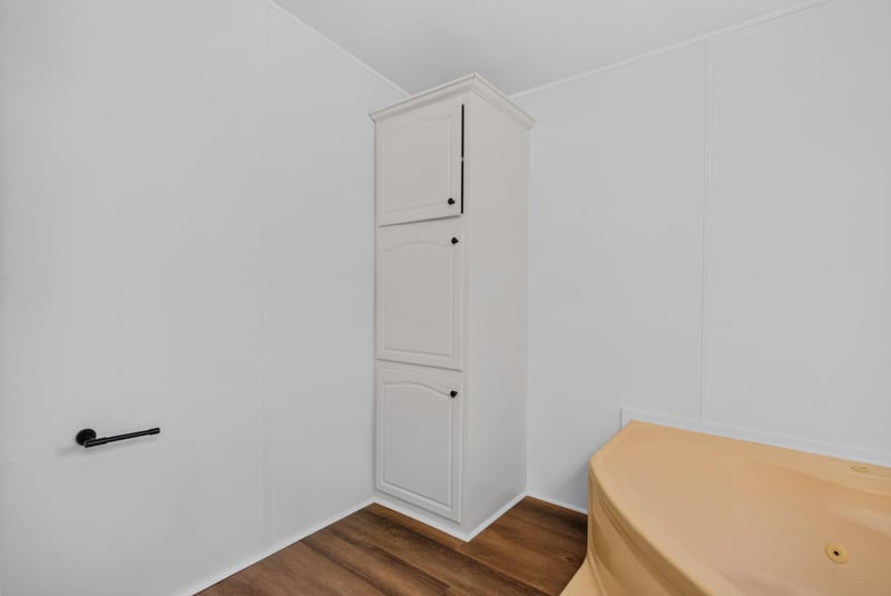 Built-in cabinet storage at 3215 Robin Ln, Middleburg, FL