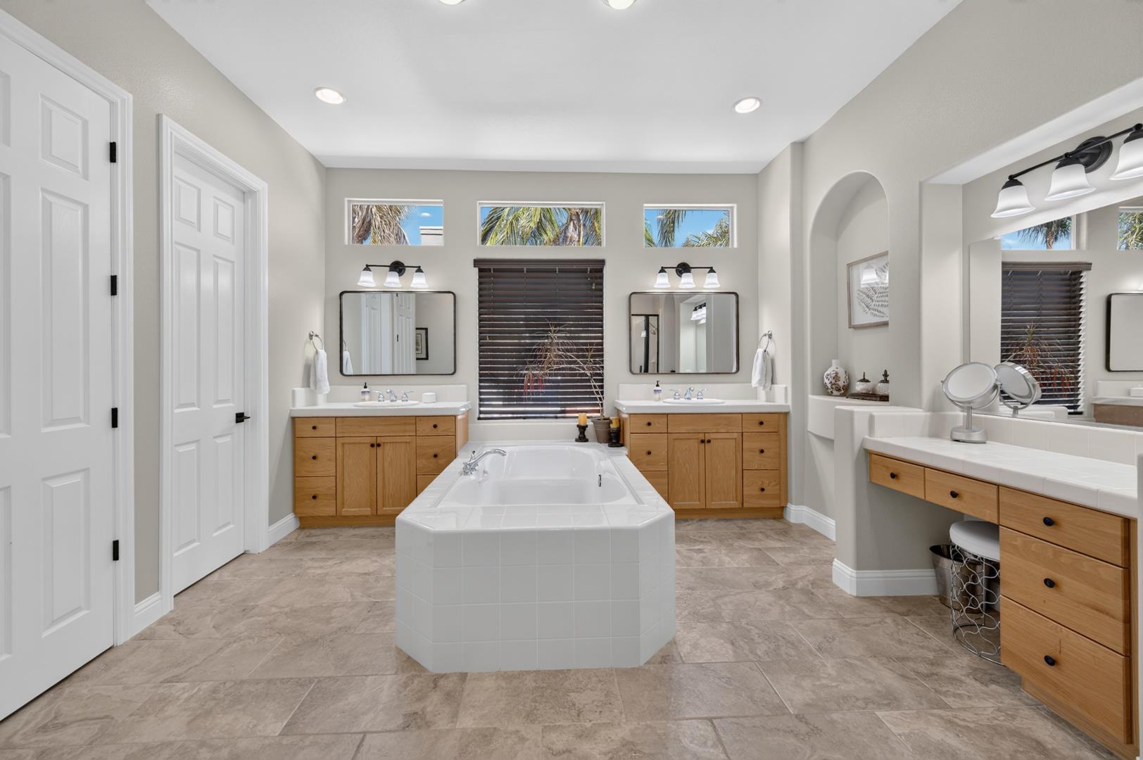 633 W Richmond Ave, photo 82