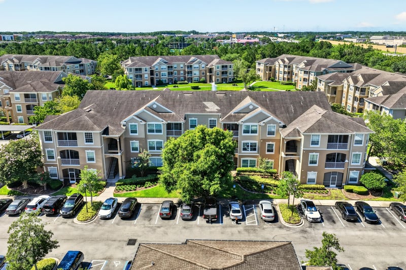 Aerial view of condo building and parking lot in Jacksonville