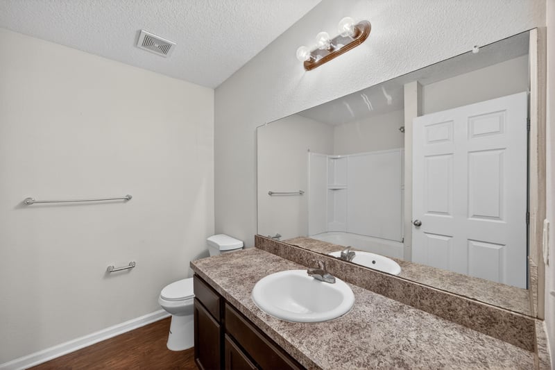 Bathroom 2 at 3029 Bessent Rd, Jacksonville, FL 32218