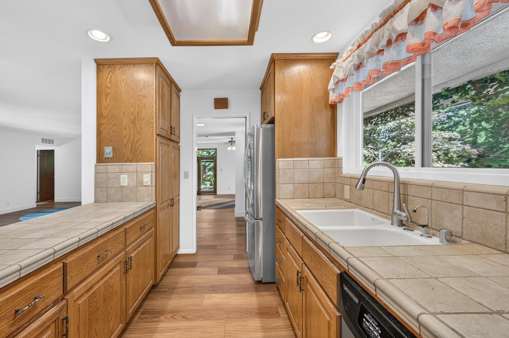 749 W Escalon Ave, photo 33