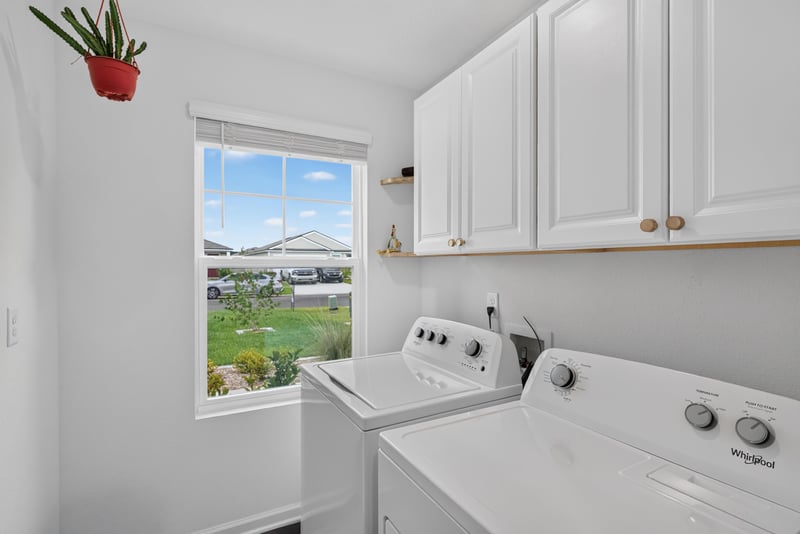 Laundry room with washer and dryer at 4276 Quaking St, Jacksonville, FL 32218