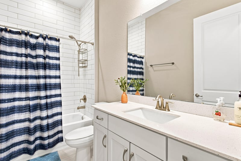 Bathroom with shower-tub combo and patterned curtain at 27 Holly Rdg Wy, St. Augustine, FL