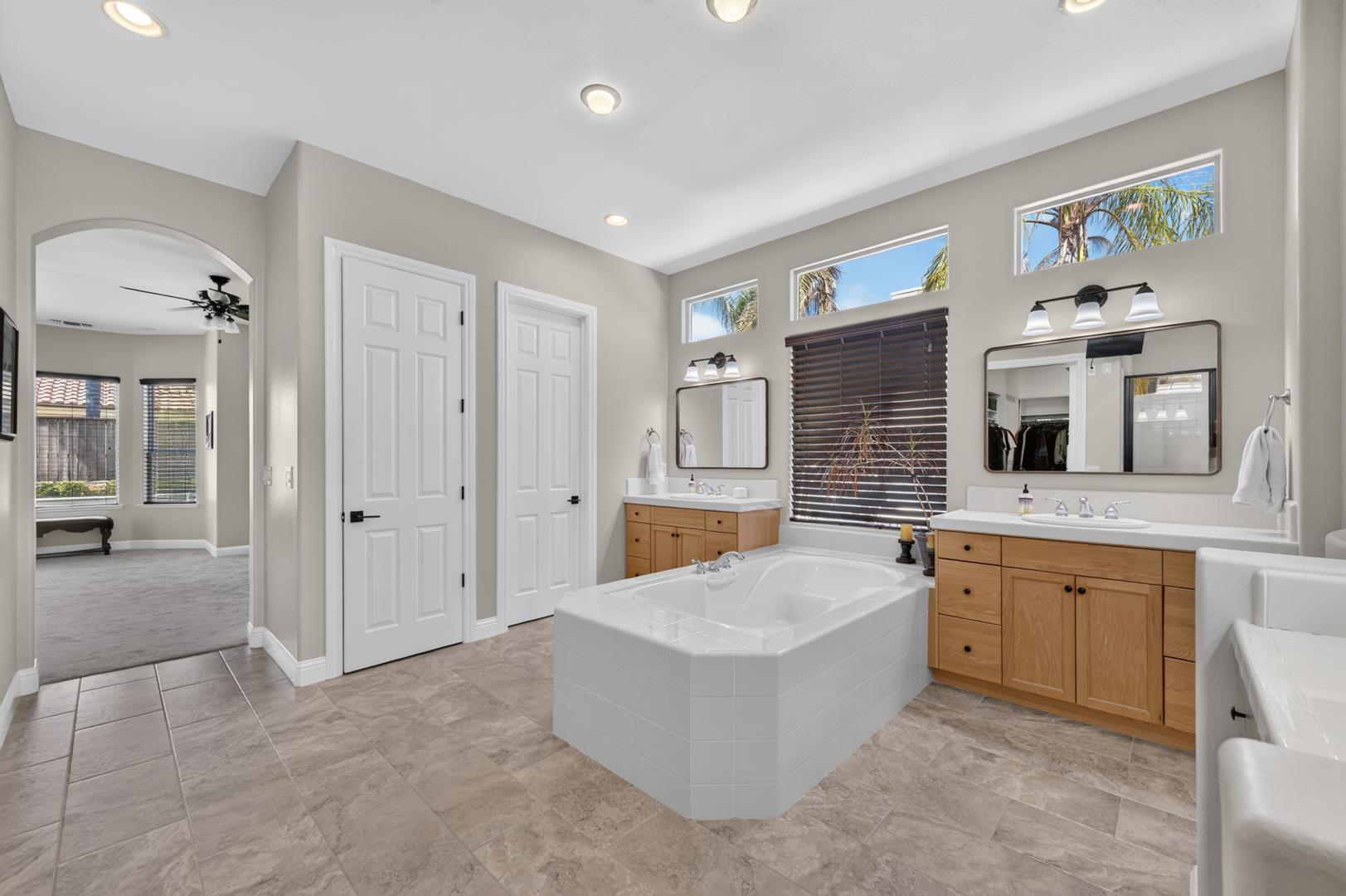 633 W Richmond Ave, photo 83