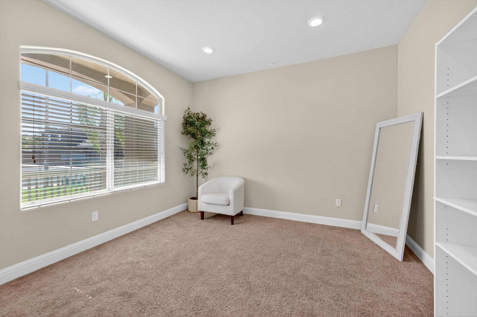 5281 N Phoenix Ave, photo 16