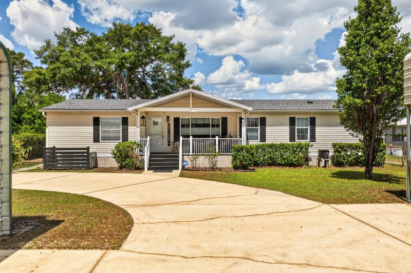 Photo 1 of 141 Kitty Ave, Interlachen, FL 32148, photographed by Megapixeler