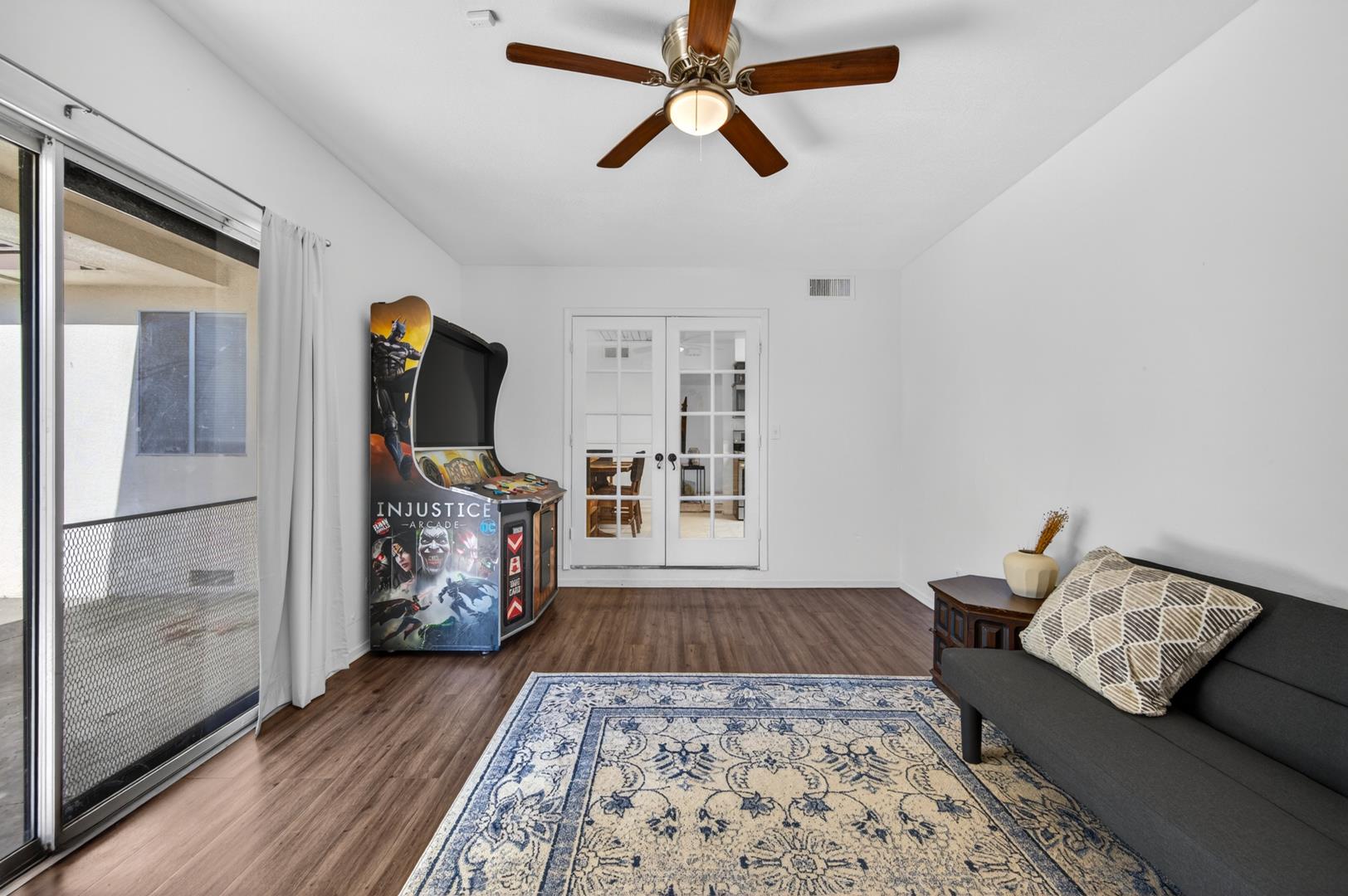 692 W Gettysburg Ave, photo 24