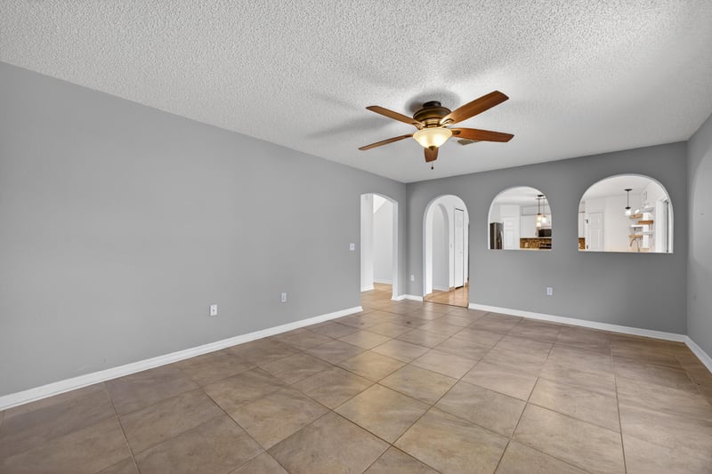 Family Room 3 at 7379 Edenfield Park Rd, Jacksonville, FL 32244